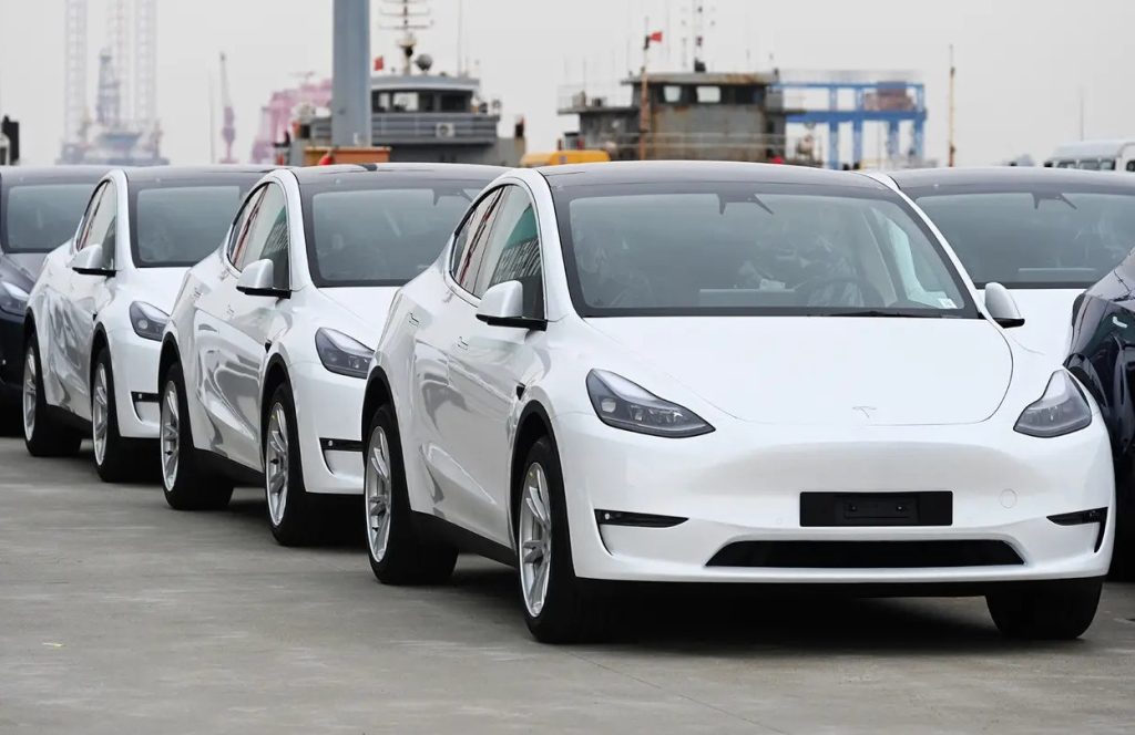 tesla-bi-byd-vuot-mat-trong-nam-2025